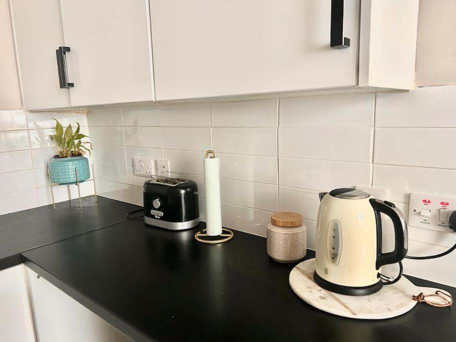 Large 2 Bedroom, Ground Floor Flat, Close To City EDI Exterior foto
