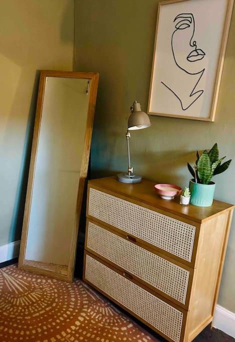 Large 2 Bedroom, Ground Floor Flat, Close To City EDI Exterior foto