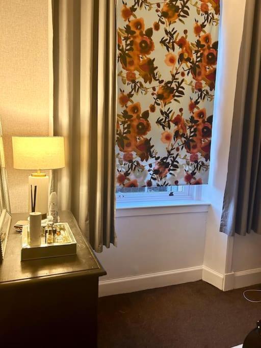 Large 2 Bedroom, Ground Floor Flat, Close To City EDI Exterior foto