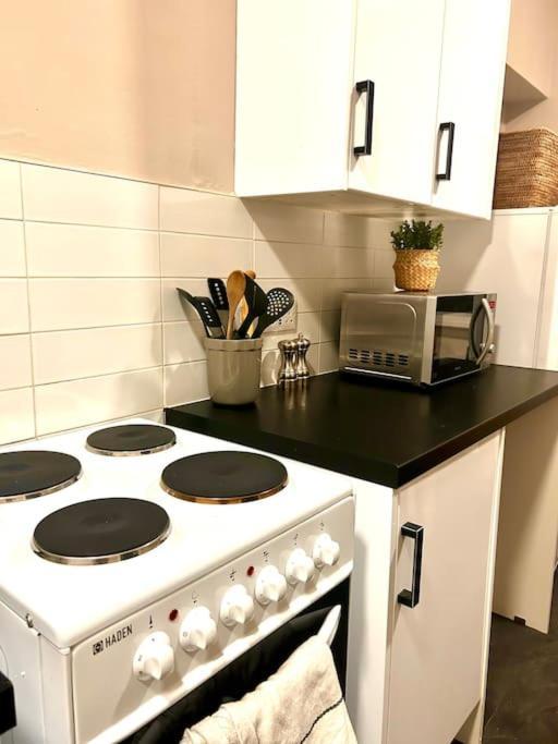 Large 2 Bedroom, Ground Floor Flat, Close To City EDI Exterior foto