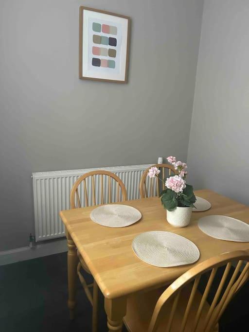 Large 2 Bedroom, Ground Floor Flat, Close To City EDI Exterior foto