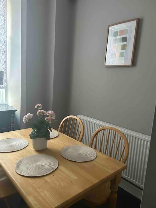 Large 2 Bedroom, Ground Floor Flat, Close To City EDI Exterior foto